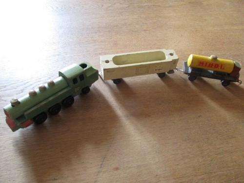 Eisenbahn mit drei anhänger - eisenbahn,