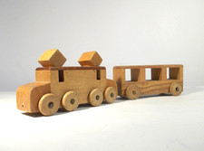 Schöne kleine Holzeisenbahn