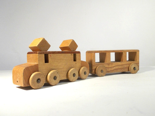Schöne kleine holzeisenbahn - kleine,