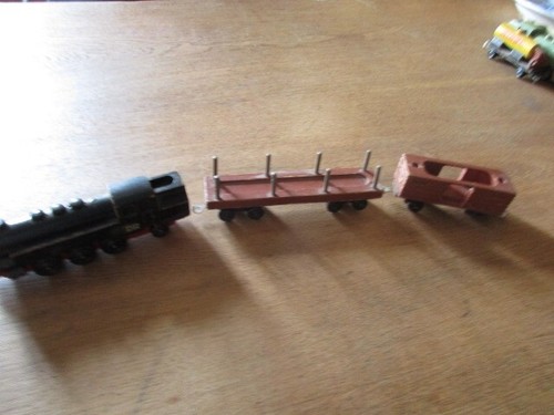 Eisenbahn mit drei anhänger - eisenbahn,