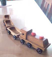 Holzeisenbahn, Holzlokomotive